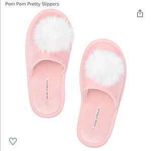 🆕 Victoria’s Secret Pom Pom Pretty Slippers